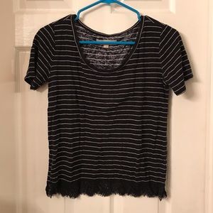 🛑Striped T-shirt with lace along the bottom trim
